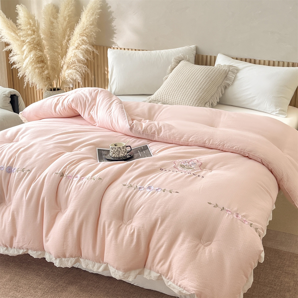 91家纺网 家纺一手货源 找家纺 宝士康家纺 2025新品 10A抗菌尤里绣花冬被被芯 外贸/跨境 尤里-粉色