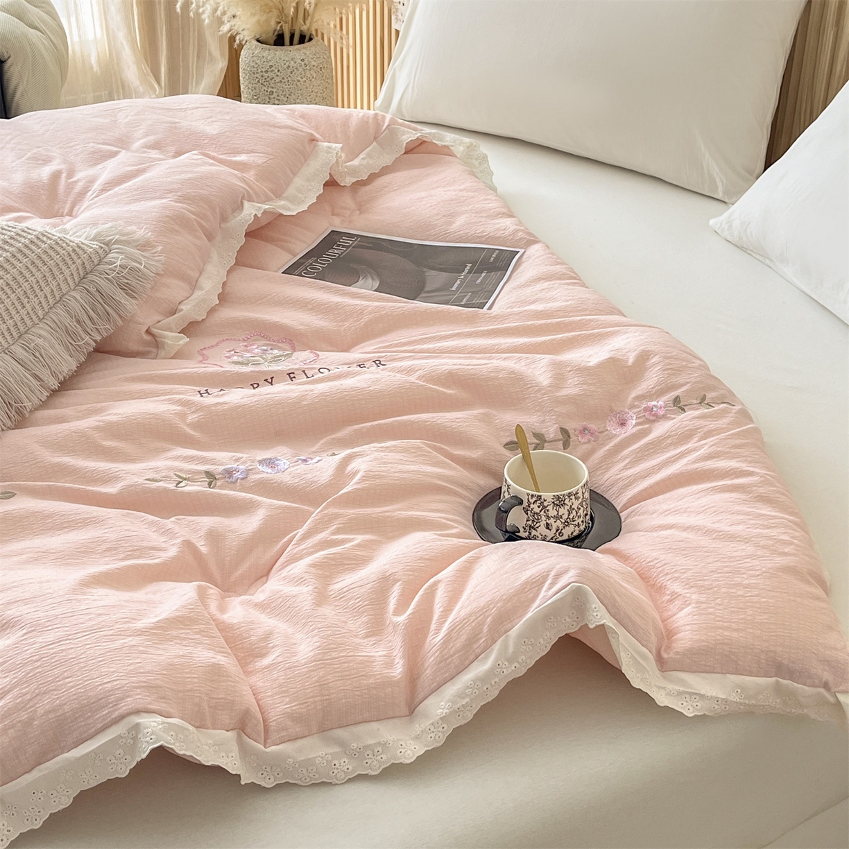 91家纺网 家纺一手货源 找家纺 宝士康家纺 2025新品 10A抗菌尤里绣花冬被被芯 外贸/跨境 尤里-粉色