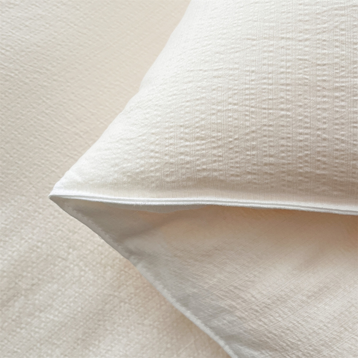 91家纺网 家纺一手货源 找家纺 宝士康家纺 2025新品 10A抗菌尤里绣花冬被被芯 外贸/跨境 尤里-白色