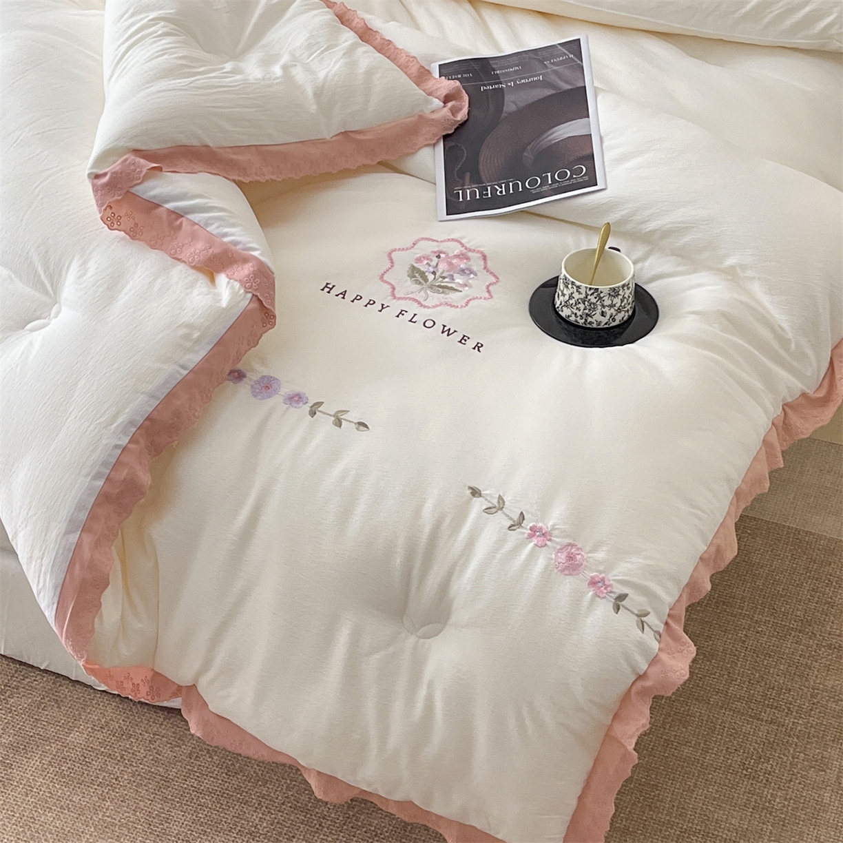 91家纺网 家纺一手货源 找家纺 宝士康家纺 2025新品 10A抗菌尤里绣花冬被被芯 外贸/跨境 尤里-白色