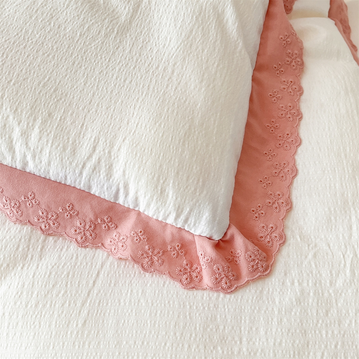 91家纺网 家纺一手货源 找家纺 （总）宝士康家纺 2025新品 10A抗菌尤里绣花冬被被芯 外贸/跨境