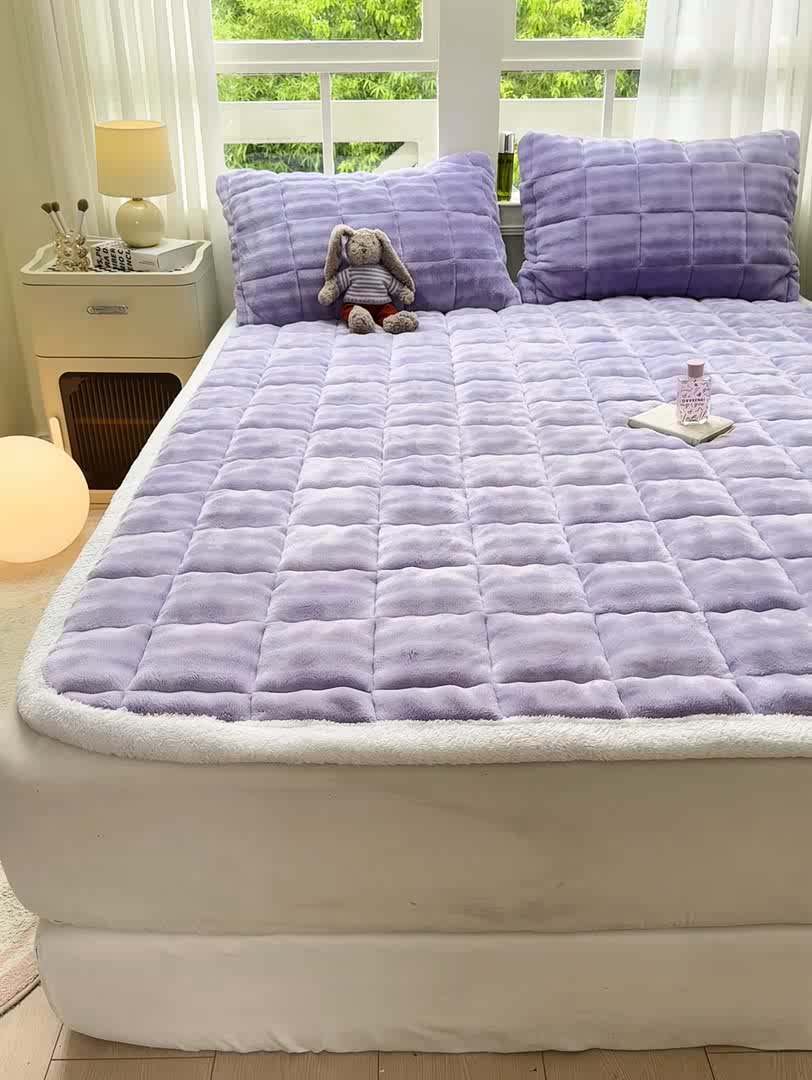 91家纺网 家纺一手货源 找家纺 （总）麒东家纺 2025新款泡泡绒纯色夹棉床垫