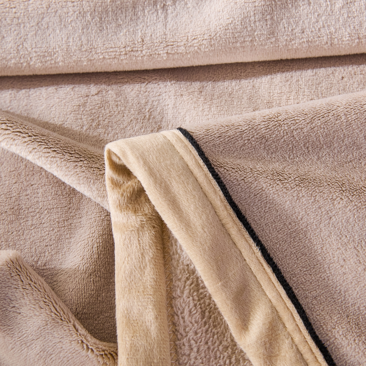 91家纺网 家纺一手货源 找家纺 馨米莱家纺 2025新款全消光牛奶绒毛毯 米色