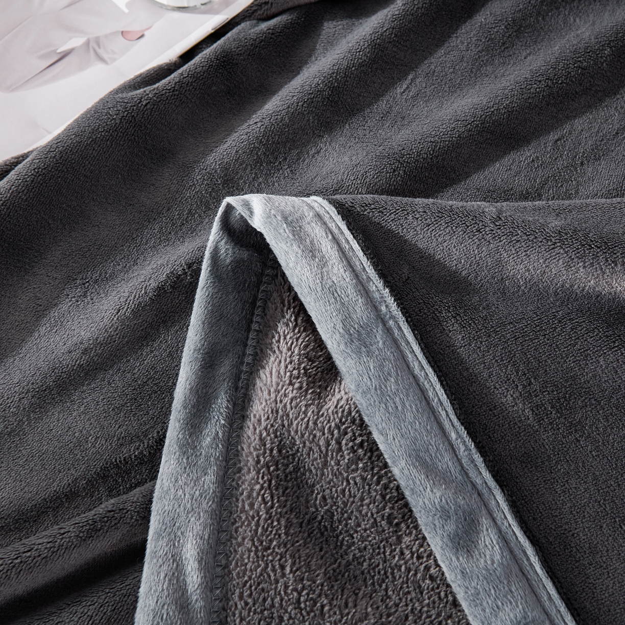 91家纺网 家纺一手货源 找家纺 馨米莱家纺 2025新款全消光牛奶绒毛毯 深灰