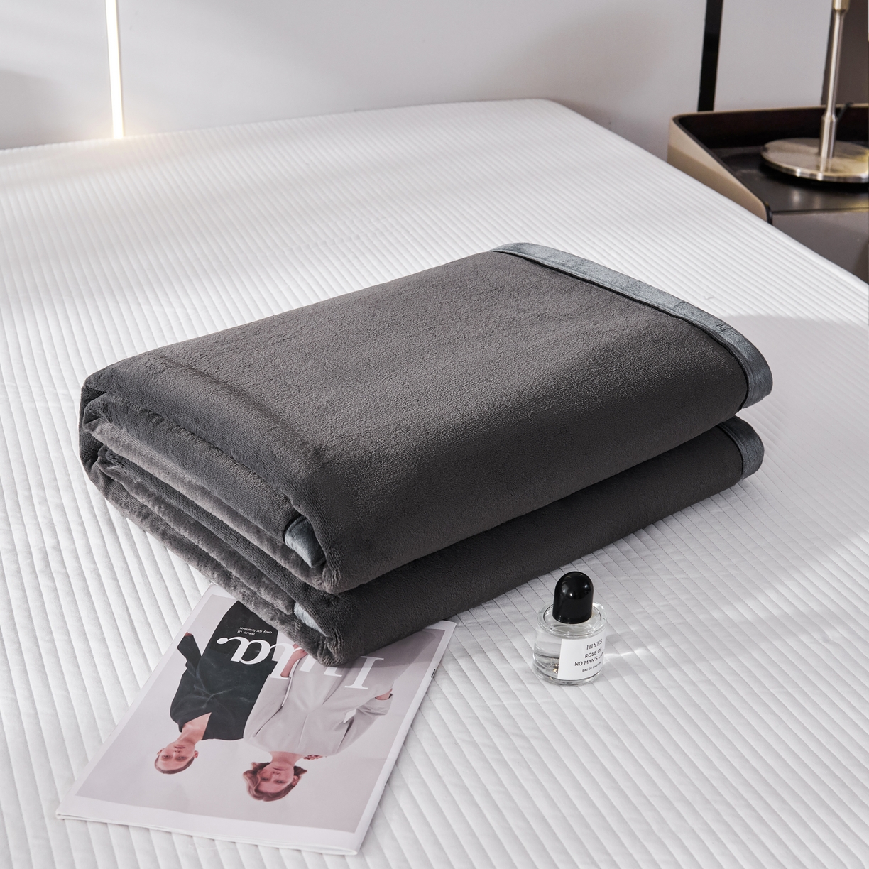 91家纺网 家纺一手货源 找家纺 馨米莱家纺 2025新款全消光牛奶绒毛毯 深灰