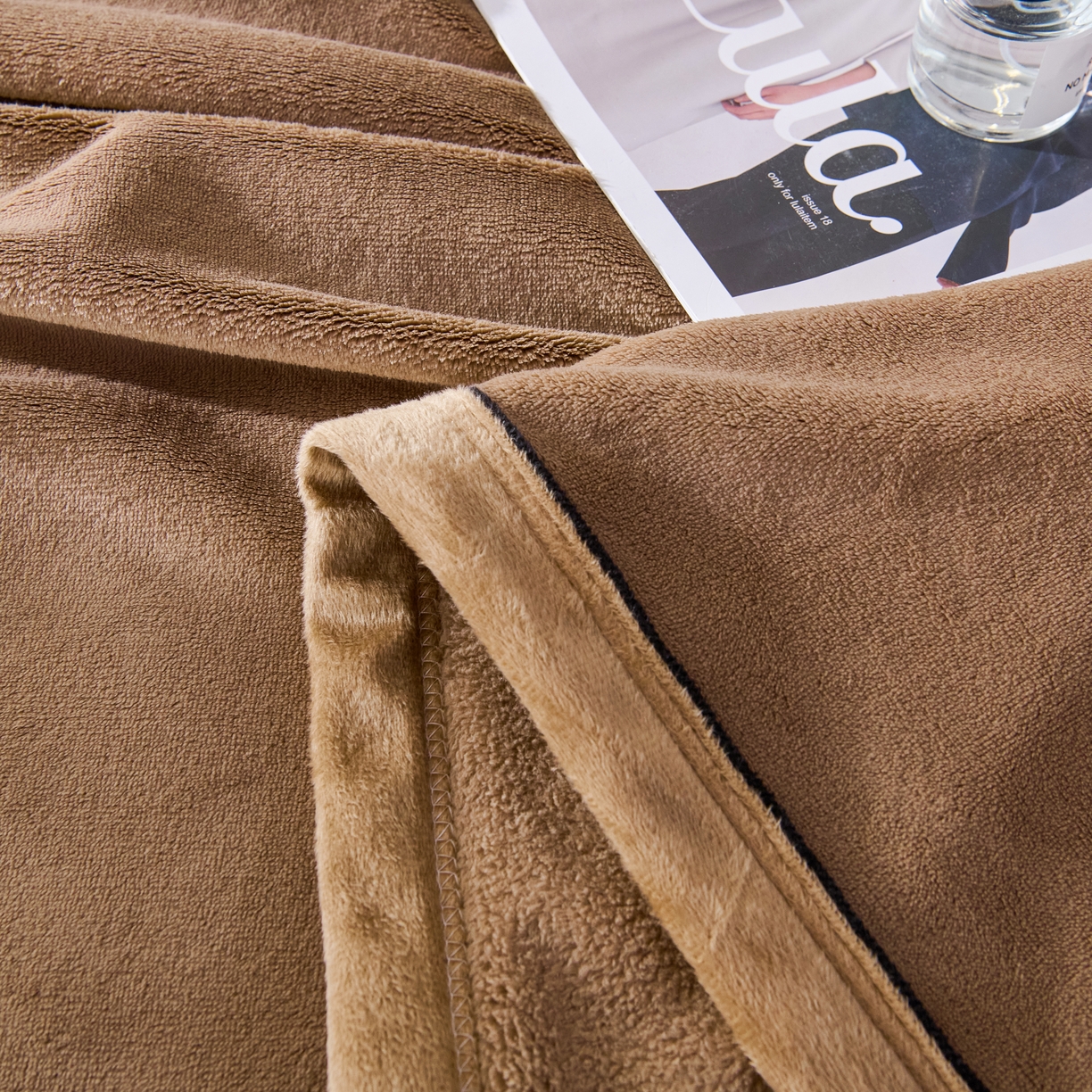 91家纺网 家纺一手货源 找家纺 馨米莱家纺 2025新款全消光牛奶绒毛毯 深咖