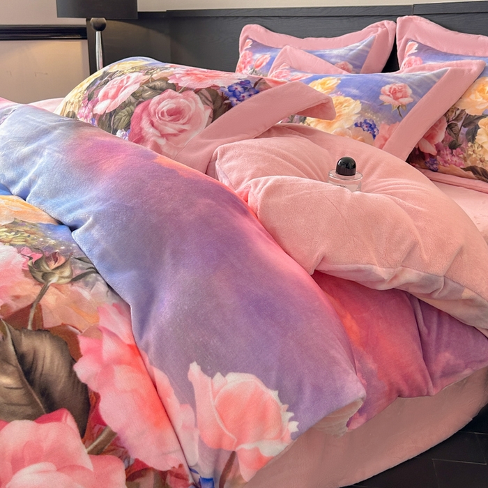 91家纺网 家纺一手货源 找家纺 诺梵家纺 2025新款暗合大版数码印花四件套 沐花池