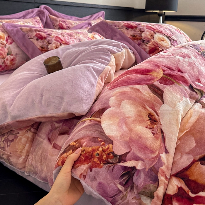 91家纺网 家纺一手货源 找家纺 诺梵家纺 2025新款暗合大版数码印花四件套 画春山-紫