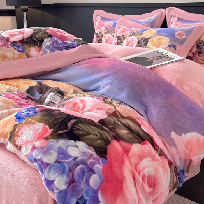 91家纺网 家纺一手货源 找家纺 诺梵家纺 2025新款暗合大版数码印花四件套 沐花池