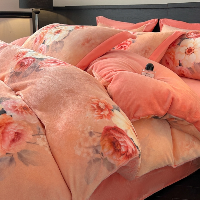 91家纺网 家纺一手货源 找家纺 诺梵家纺 2025新款暗合大版数码印花四件套 念花溪