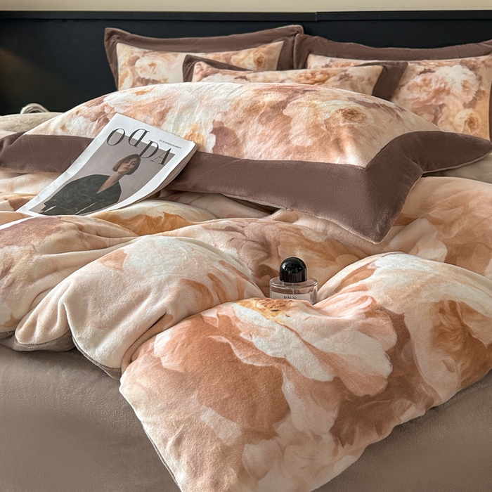 91家纺网 家纺一手货源 找家纺 诺梵家纺 2025新款暗合大版数码印花四件套 花弄影