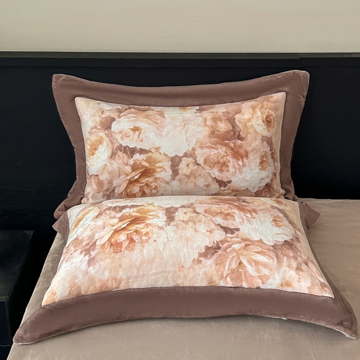 91家纺网 家纺一手货源 找家纺 诺梵家纺 2025新款暗合大版数码印花四件套 花弄影