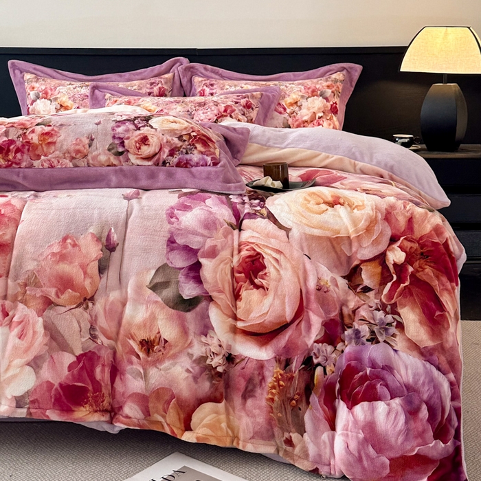 91家纺网 家纺一手货源 找家纺 诺梵家纺 2025新款暗合大版数码印花四件套 画春山-紫