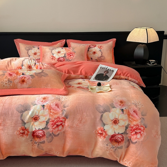 91家纺网 家纺一手货源 找家纺 诺梵家纺 2025新款暗合大版数码印花四件套 念花溪