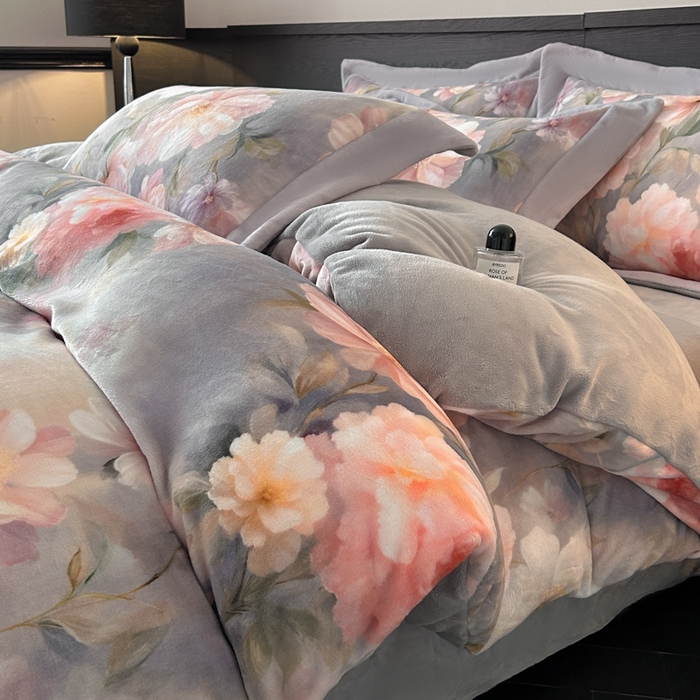 91家纺网 家纺一手货源 找家纺 诺梵家纺 2025新款暗合大版数码印花四件套 醉花季