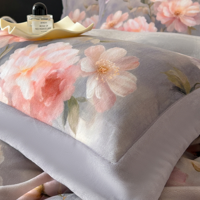 91家纺网 家纺一手货源 找家纺 诺梵家纺 2025新款暗合大版数码印花四件套 醉花季