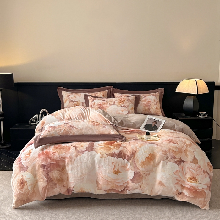 91家纺网 家纺一手货源 找家纺 诺梵家纺 2025新款暗合大版数码印花四件套 花弄影