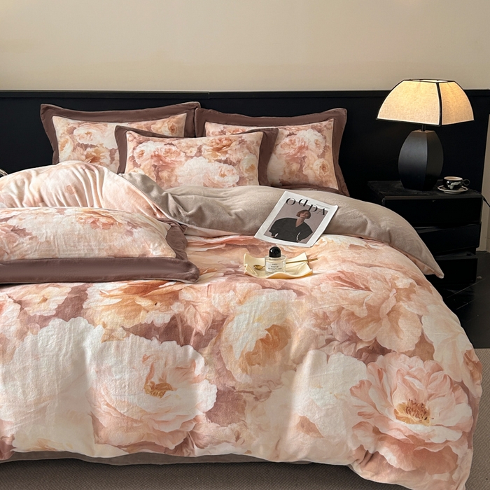 91家纺网 家纺一手货源 找家纺 诺梵家纺 2025新款暗合大版数码印花四件套 花弄影