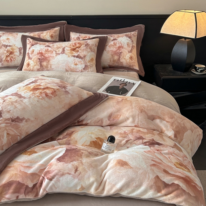 91家纺网 家纺一手货源 找家纺 诺梵家纺 2025新款暗合大版数码印花四件套 花弄影