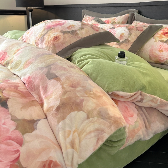 91家纺网 家纺一手货源 找家纺 诺梵家纺 2025新款暗合大版数码印花四件套 疏影