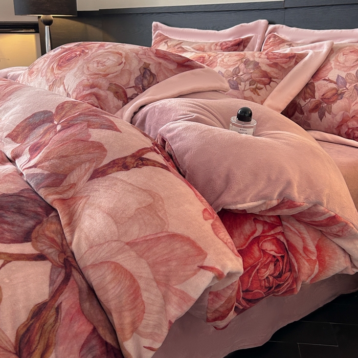 91家纺网 家纺一手货源 找家纺 诺梵家纺 2025新款暗合大版数码印花四件套 秋芜眠