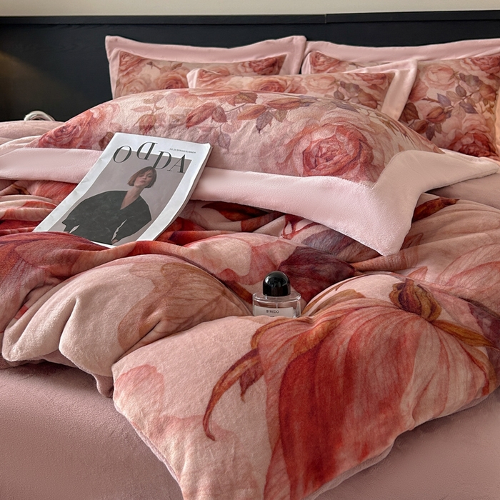 91家纺网 家纺一手货源 找家纺 诺梵家纺 2025新款暗合大版数码印花四件套 秋芜眠