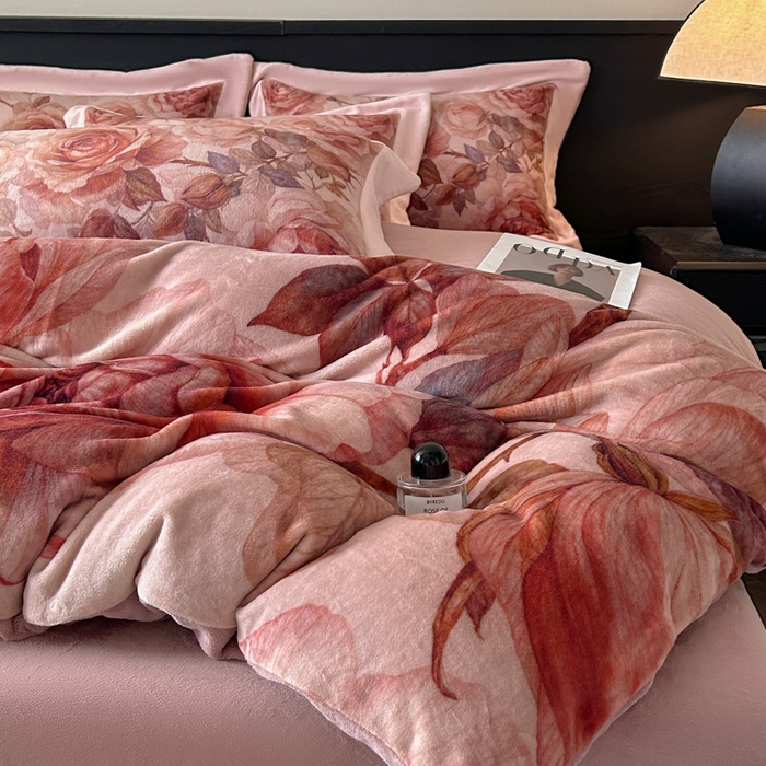 91家纺网 家纺一手货源 找家纺 诺梵家纺 2025新款暗合大版数码印花四件套 秋芜眠