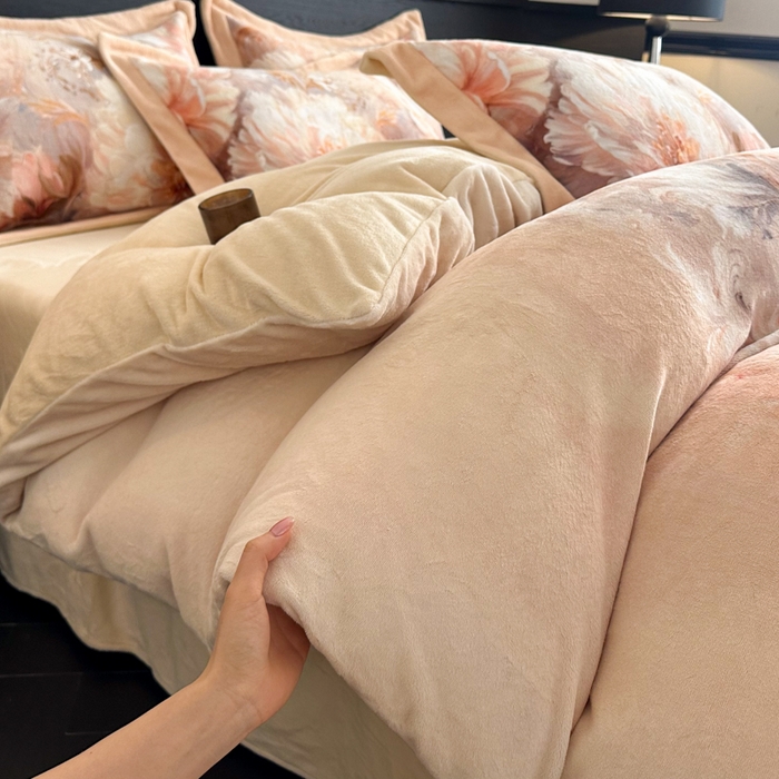 91家纺网 家纺一手货源 找家纺 诺梵家纺 2025新款暗合大版数码印花四件套 海棠梦