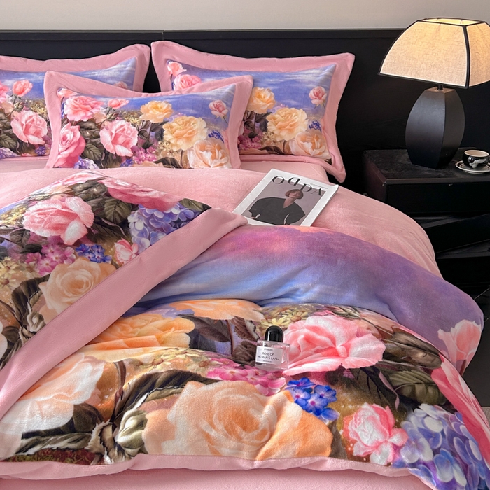 91家纺网 家纺一手货源 找家纺 诺梵家纺 2025新款暗合大版数码印花四件套 沐花池