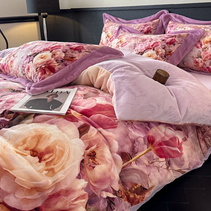 91家纺网 家纺一手货源 找家纺 诺梵家纺 2025新款暗合大版数码印花四件套 画春山-紫