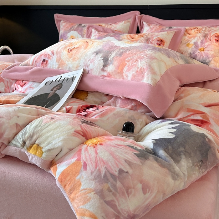 91家纺网 家纺一手货源 找家纺 诺梵家纺 2025新款暗合大版数码印花四件套 梦花坞