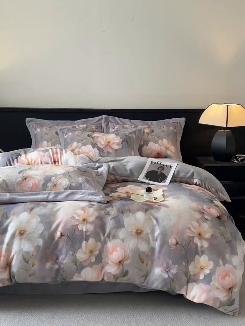 91家纺网 家纺一手货源 找家纺 诺梵家纺 2025新款暗合大版数码印花四件套 醉花季