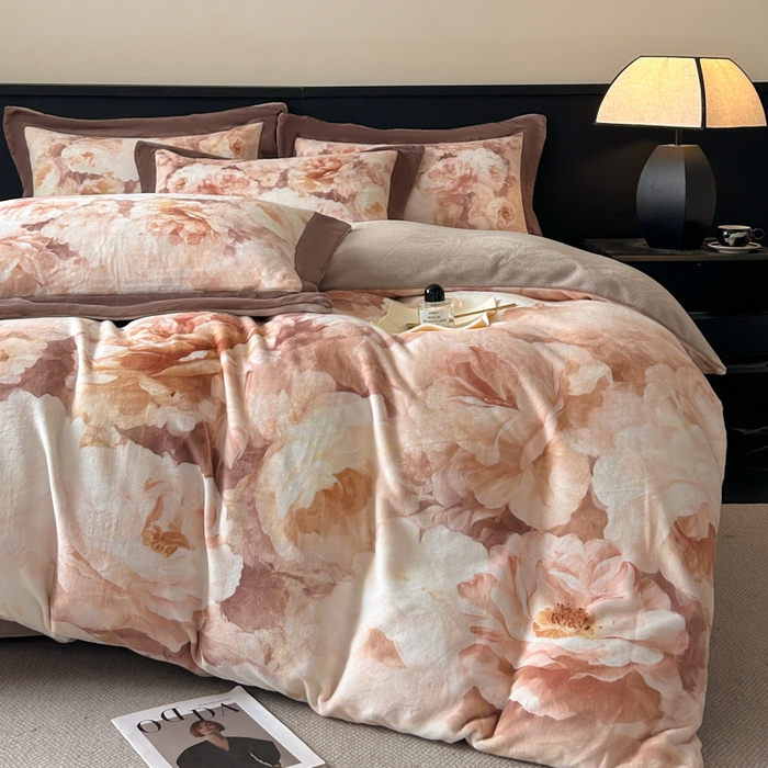 91家纺网 家纺一手货源 找家纺 诺梵家纺 2025新款暗合大版数码印花四件套 花弄影