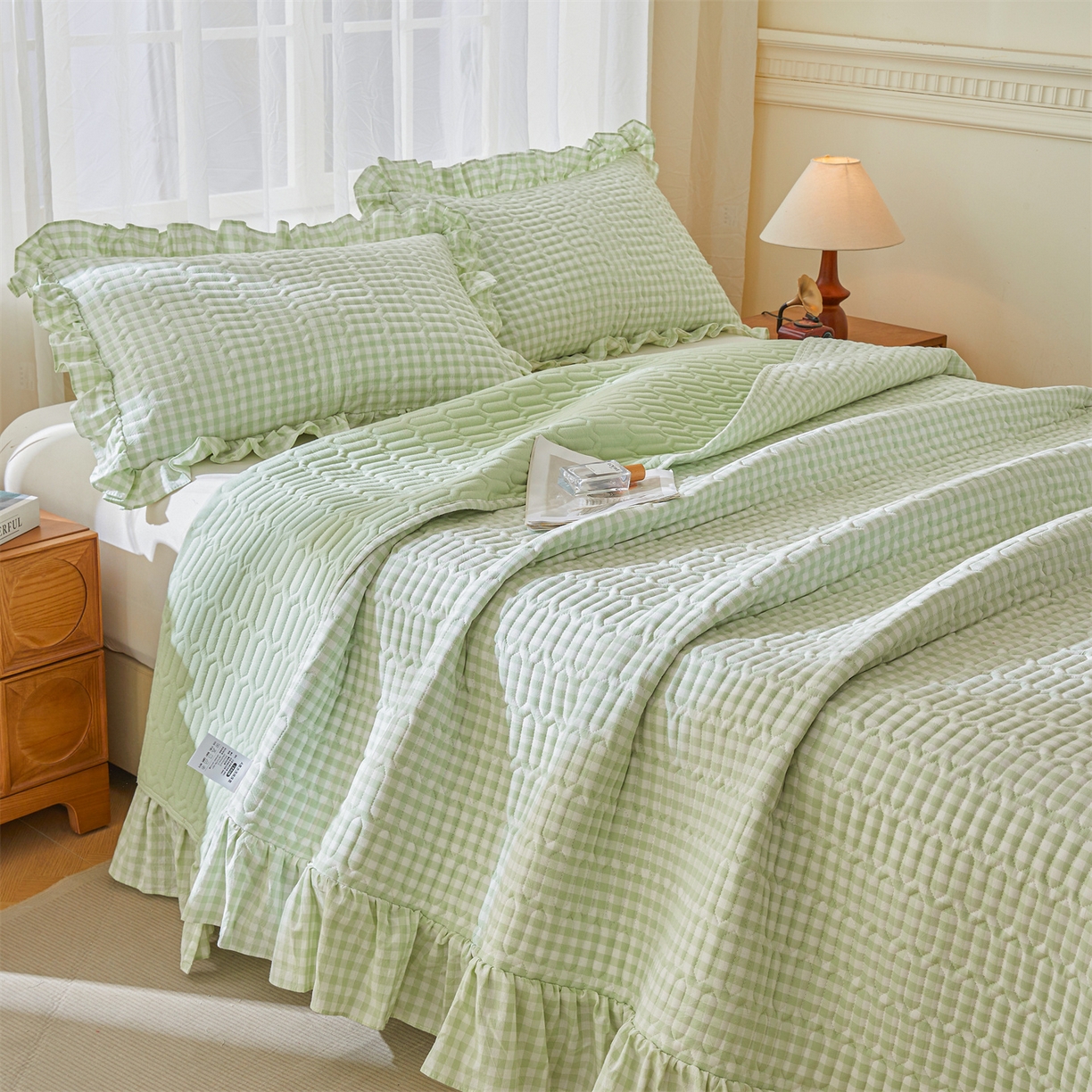 91家纺网 家纺一手货源 找家纺 珂博家纺 2025新款韩版花边纯棉全棉水洗棉色织床盖三件套单枕套 果绿小格