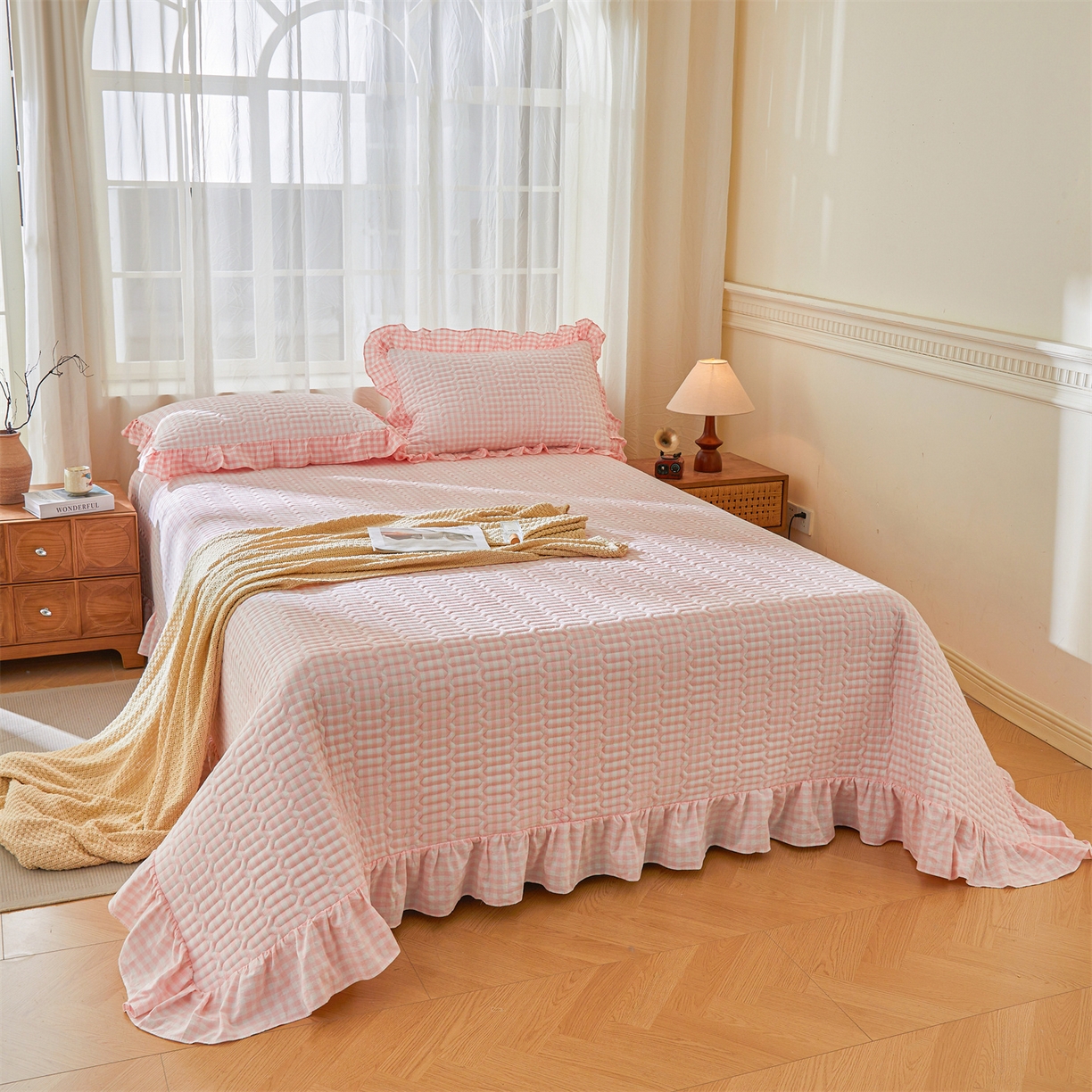 91家纺网 家纺一手货源 找家纺 珂博家纺 2025新款韩版花边纯棉全棉水洗棉色织床盖三件套单枕套 仙玉小格