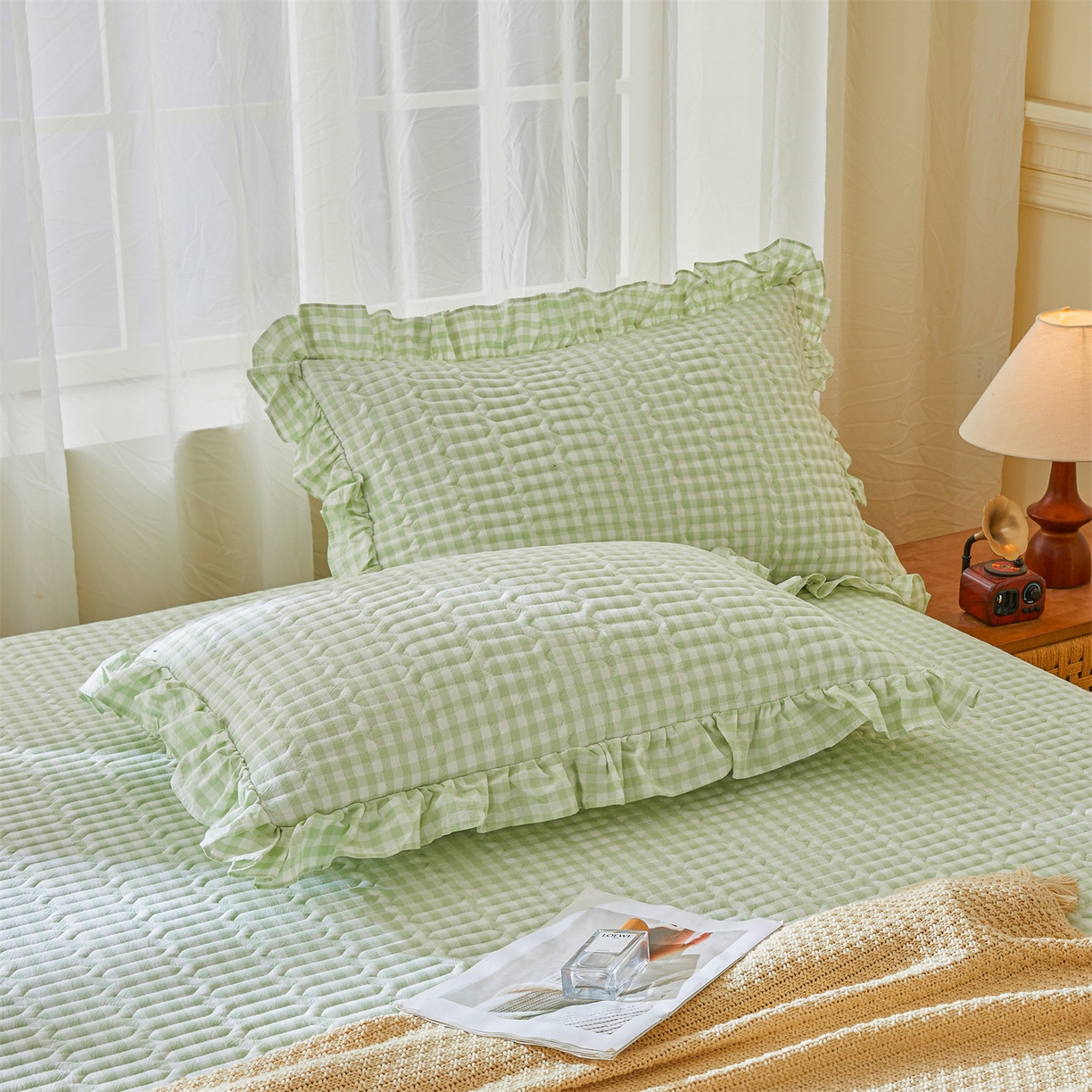 91家纺网 家纺一手货源 找家纺 珂博家纺 2025新款韩版花边纯棉全棉水洗棉色织床盖三件套单枕套 果绿小格