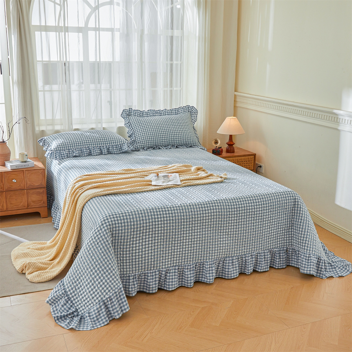 91家纺网 家纺一手货源 找家纺 珂博家纺 2025新款韩版花边纯棉全棉水洗棉色织床盖三件套单枕套 浅蓝小格