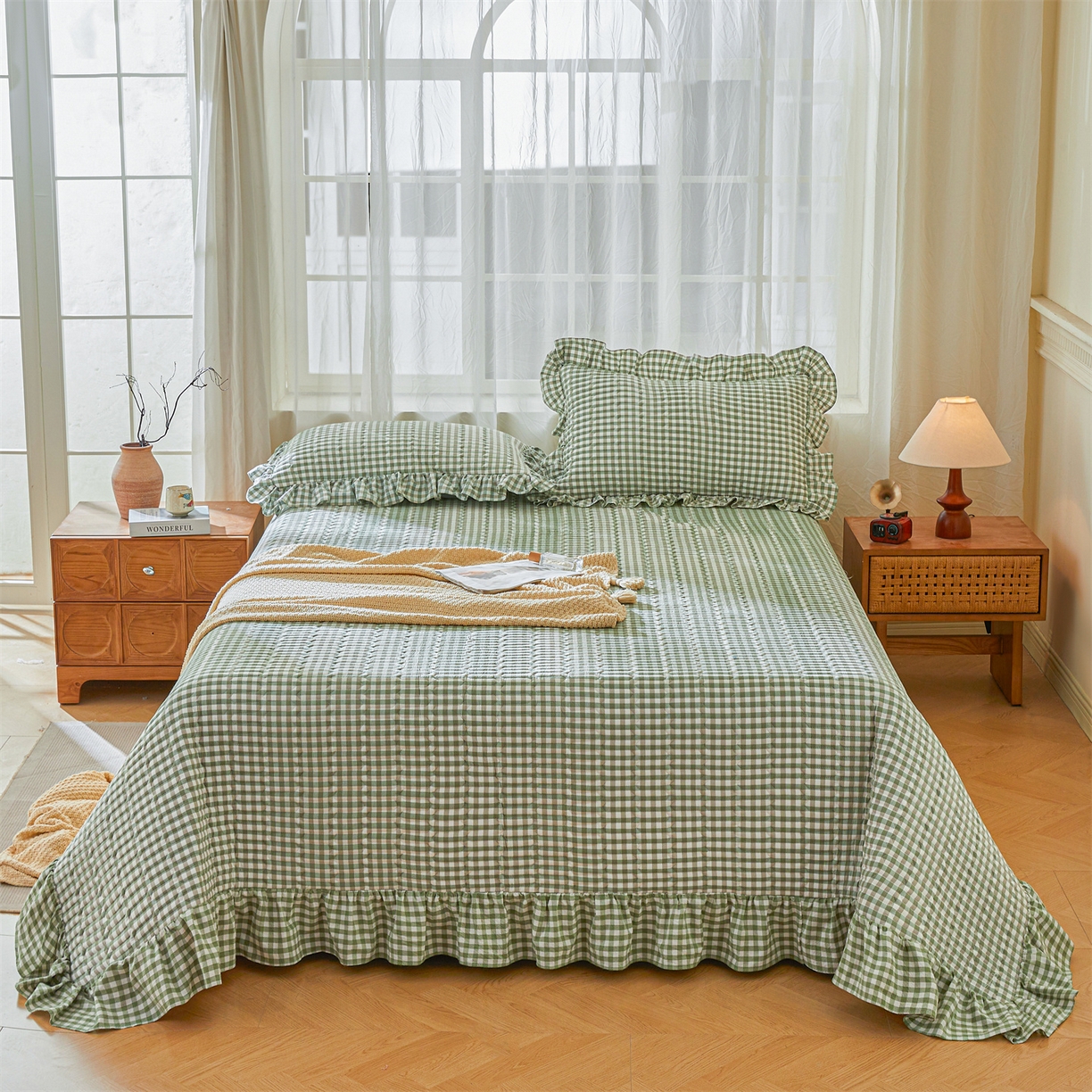 91家纺网 家纺一手货源 找家纺 珂博家纺 2025新款韩版花边纯棉全棉水洗棉色织床盖三件套单枕套 绿咖小格