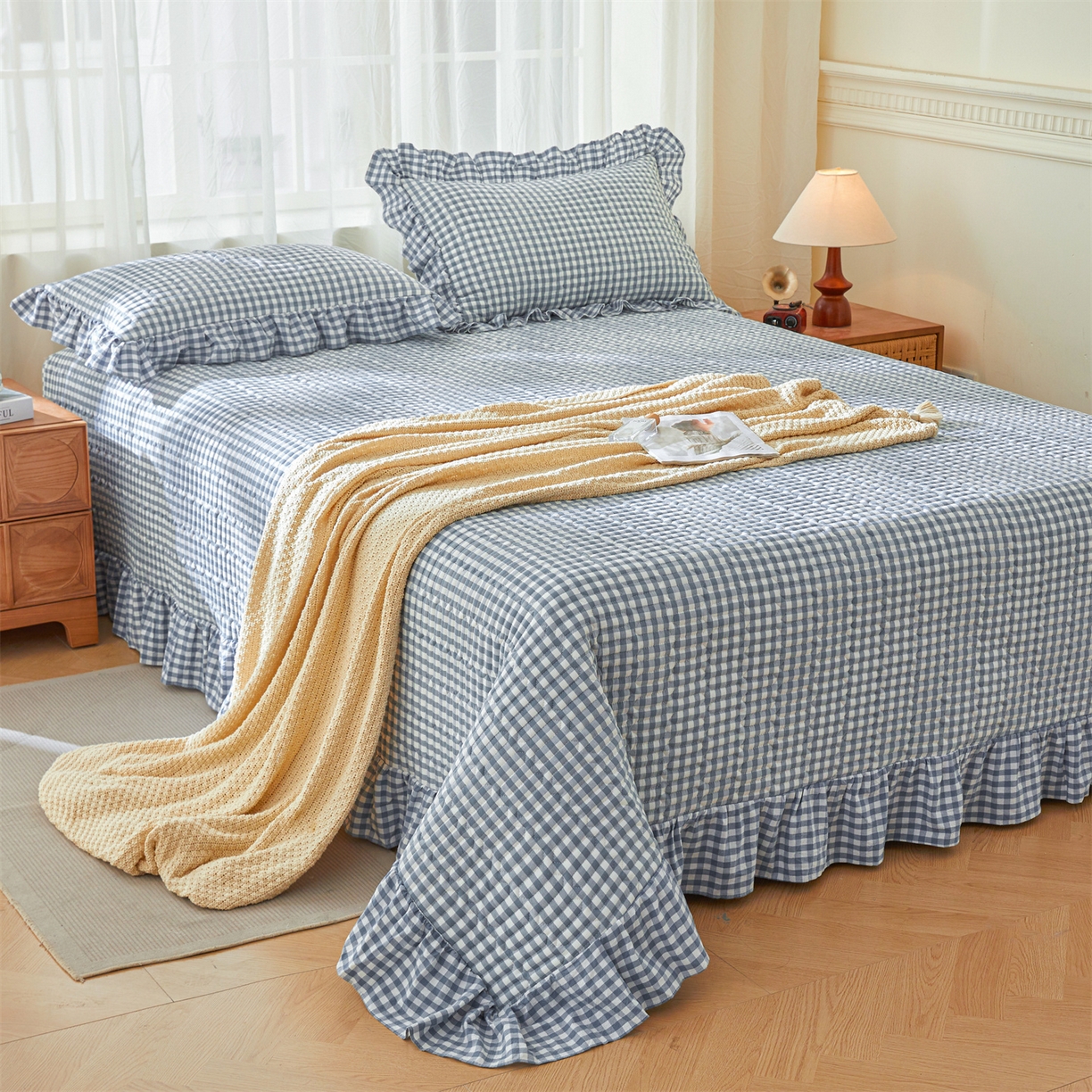 91家纺网 家纺一手货源 找家纺 珂博家纺 2025新款韩版花边纯棉全棉水洗棉色织床盖三件套单枕套 浅蓝小格