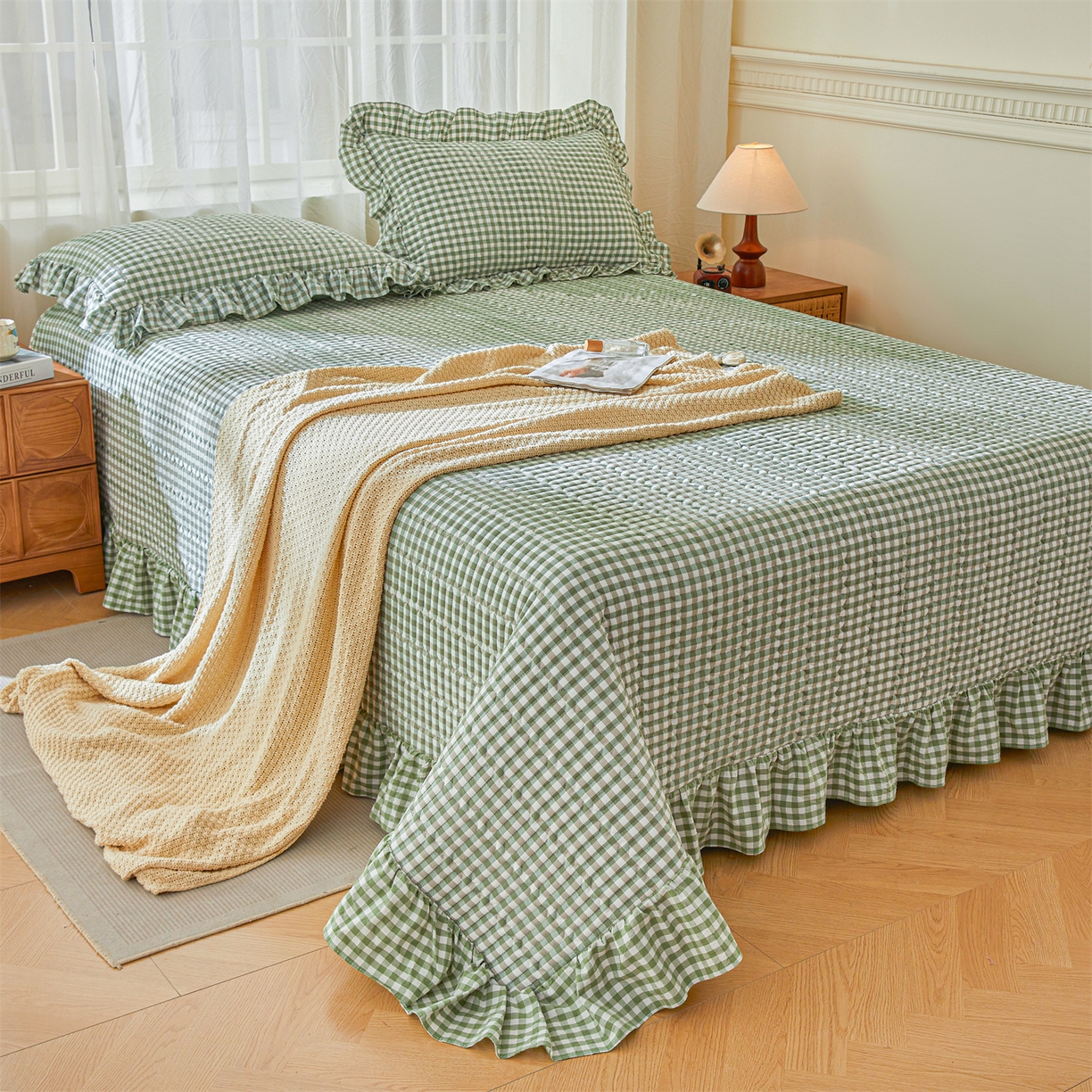 91家纺网 家纺一手货源 找家纺 珂博家纺 2025新款韩版花边纯棉全棉水洗棉色织床盖三件套单枕套 绿咖小格