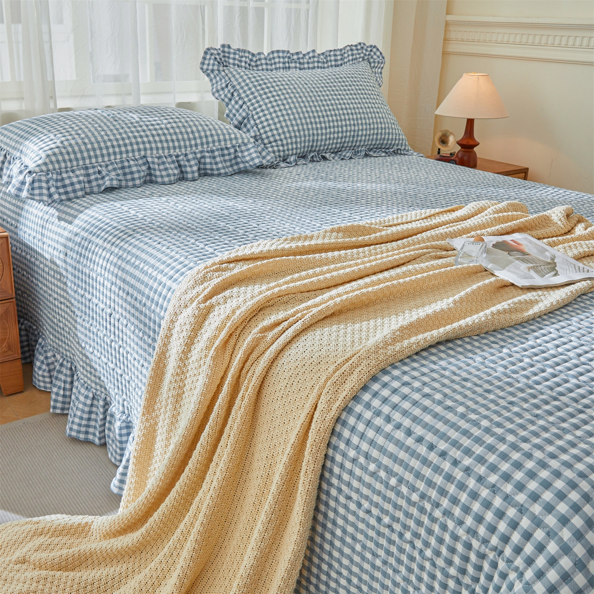 91家纺网 家纺一手货源 找家纺 珂博家纺 2025新款韩版花边纯棉全棉水洗棉色织床盖三件套单枕套 浅蓝小格