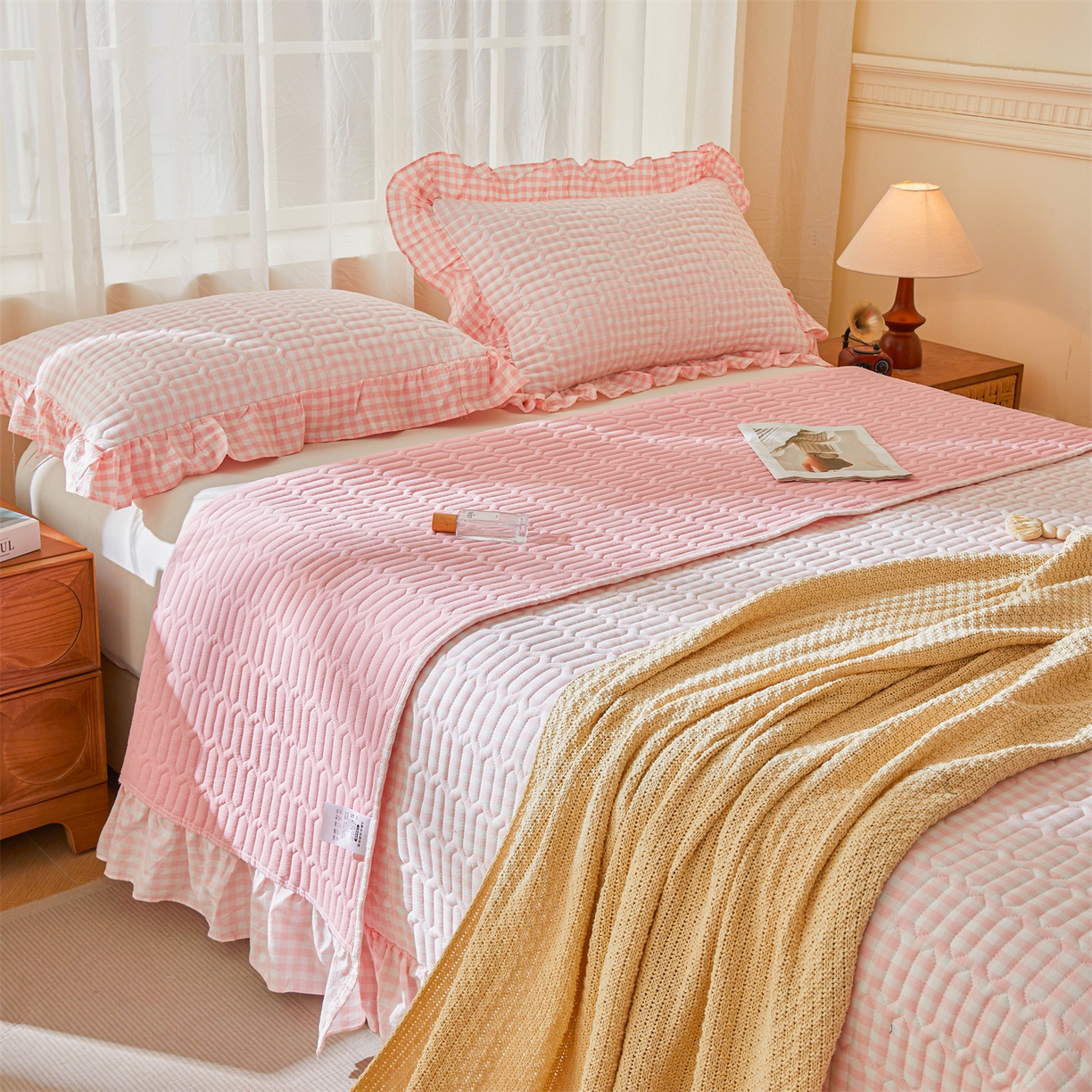 91家纺网 家纺一手货源 找家纺 珂博家纺 2025新款韩版花边纯棉全棉水洗棉色织床盖三件套单枕套 仙玉小格