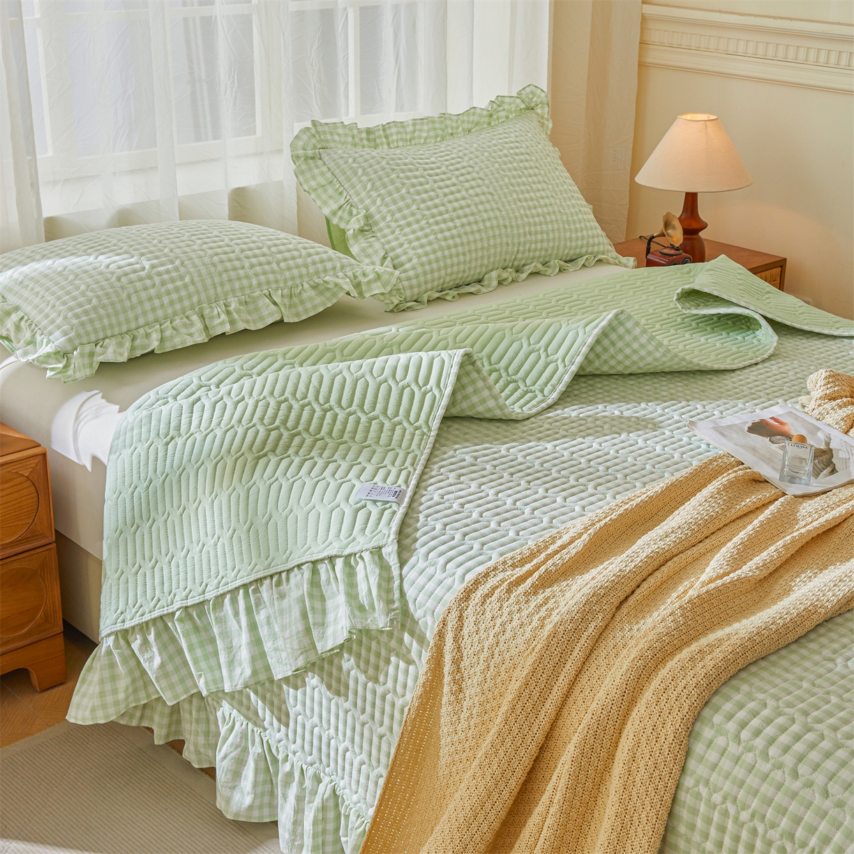 91家纺网 家纺一手货源 找家纺 珂博家纺 2025新款韩版花边纯棉全棉水洗棉色织床盖三件套单枕套 果绿小格