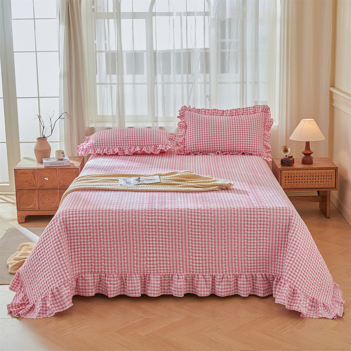 91家纺网 家纺一手货源 找家纺 珂博家纺 2025新款韩版花边纯棉全棉水洗棉色织床盖三件套单枕套 桃粉小格