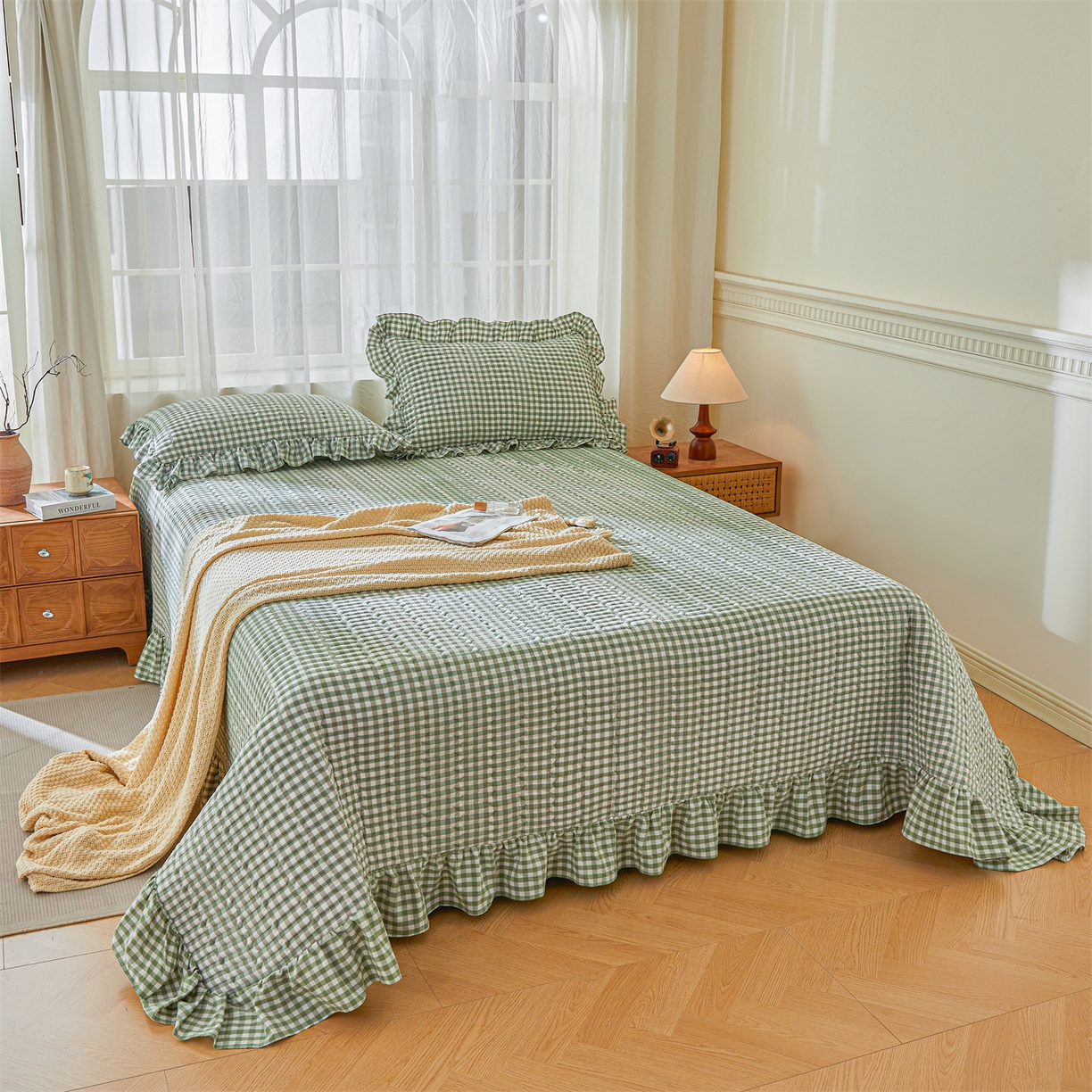 91家纺网 家纺一手货源 找家纺 珂博家纺 2025新款韩版花边纯棉全棉水洗棉色织床盖三件套单枕套 绿咖小格