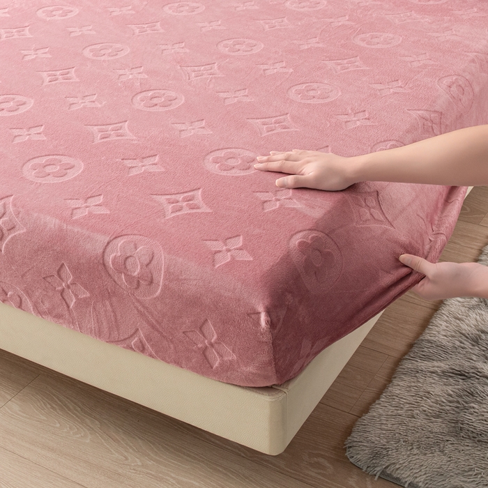 91家纺网 家纺一手货源 找家纺 （总）给笠 2025新款200克剪花五叶草爱维牛奶绒床笠