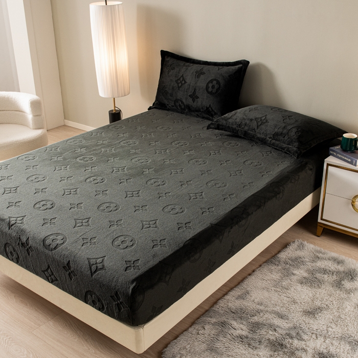 91家纺网 家纺一手货源 找家纺 （总）给笠 2025新款200克剪花五叶草爱维牛奶绒床笠