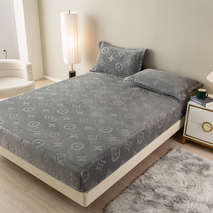 91家纺网 家纺一手货源 找家纺 给笠 2025新款200克剪花五叶草爱维牛奶绒床笠 雅士灰