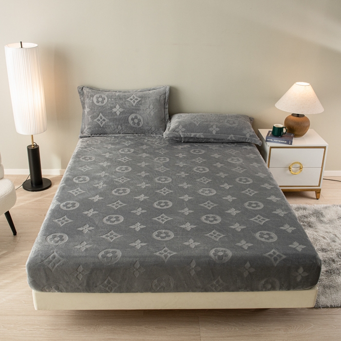 91家纺网 家纺一手货源 找家纺 给笠 2025新款200克剪花五叶草爱维牛奶绒床笠 雅士灰