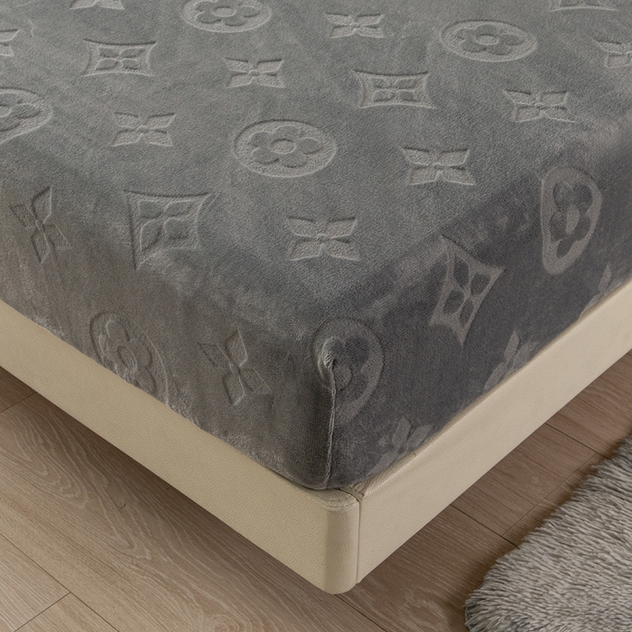 91家纺网 家纺一手货源 找家纺 给笠 2025新款200克剪花五叶草爱维牛奶绒床笠 雅士灰